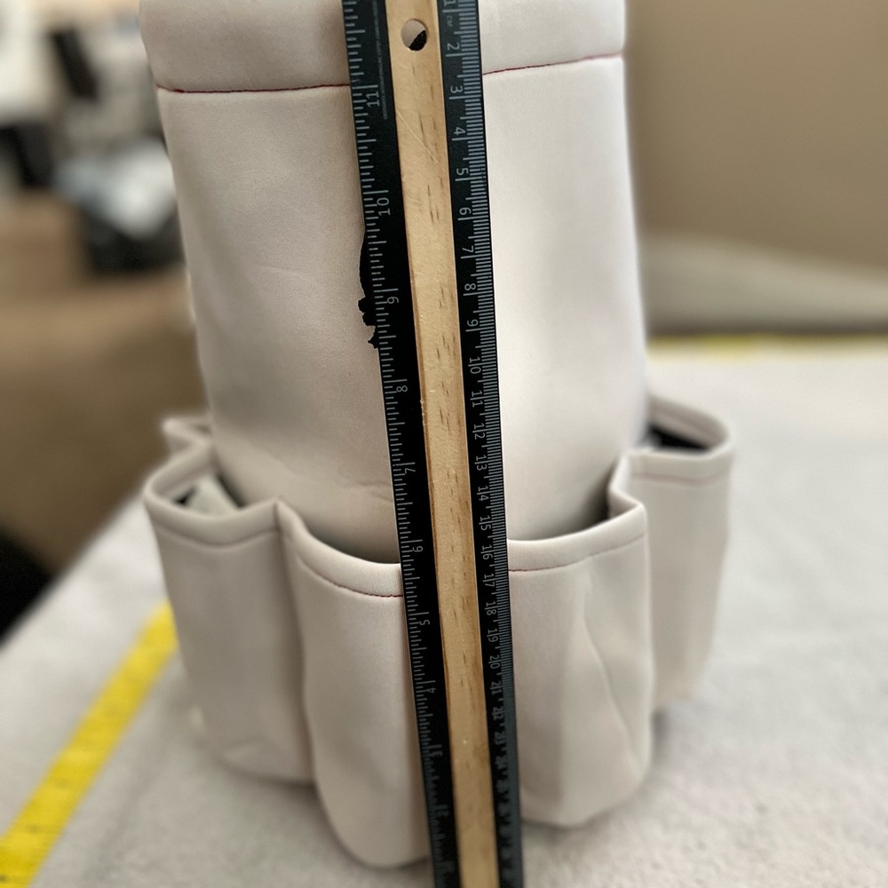 Brand New 8 pocket tote bag. Great 😌for holding multiple items at once. (OMP)